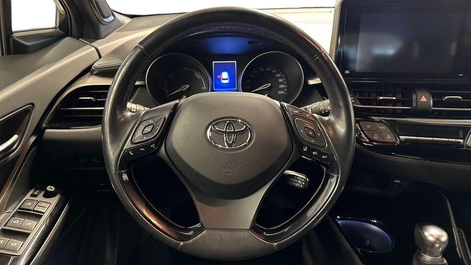 Toyota C-HR vaihtoauto