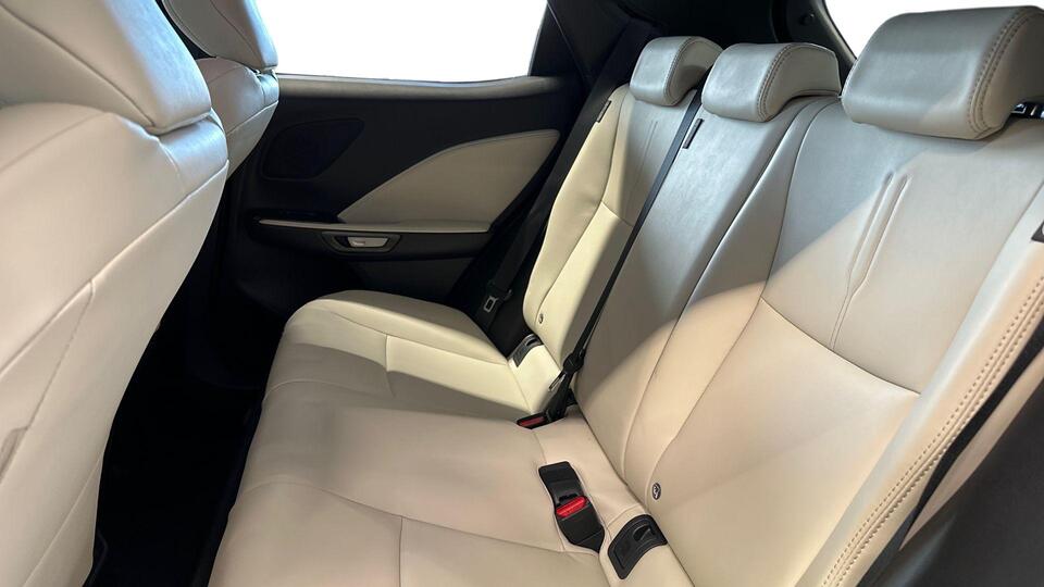 Lexus LBX vaihtoauto