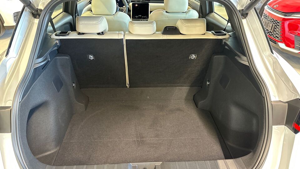 Lexus LBX vaihtoauto