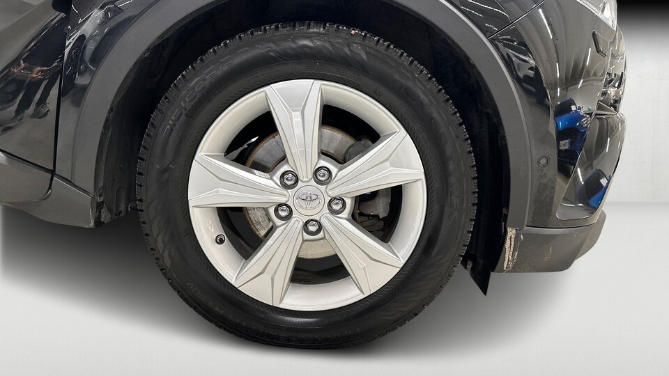 Toyota C-HR vaihtoauto