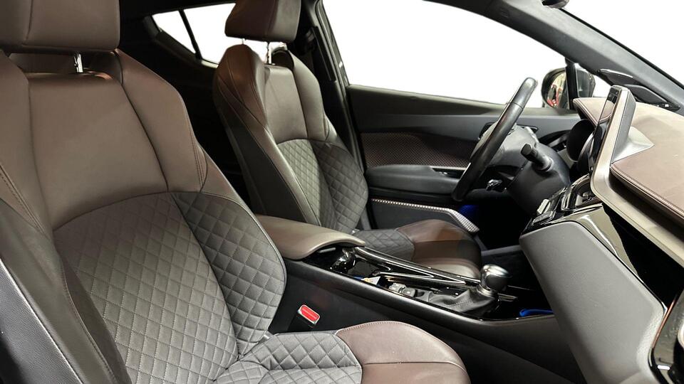 Toyota C-HR vaihtoauto