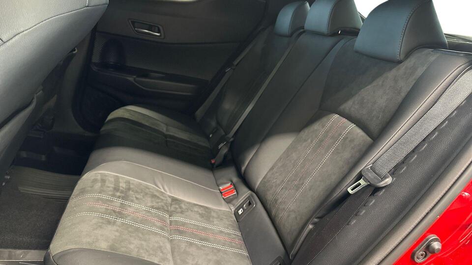 Toyota C-HR vaihtoauto