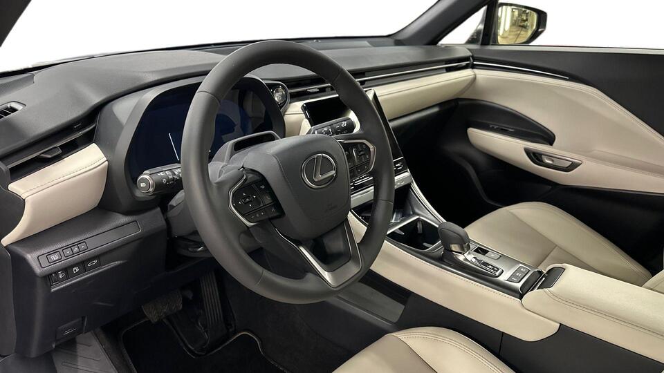 Lexus LBX vaihtoauto