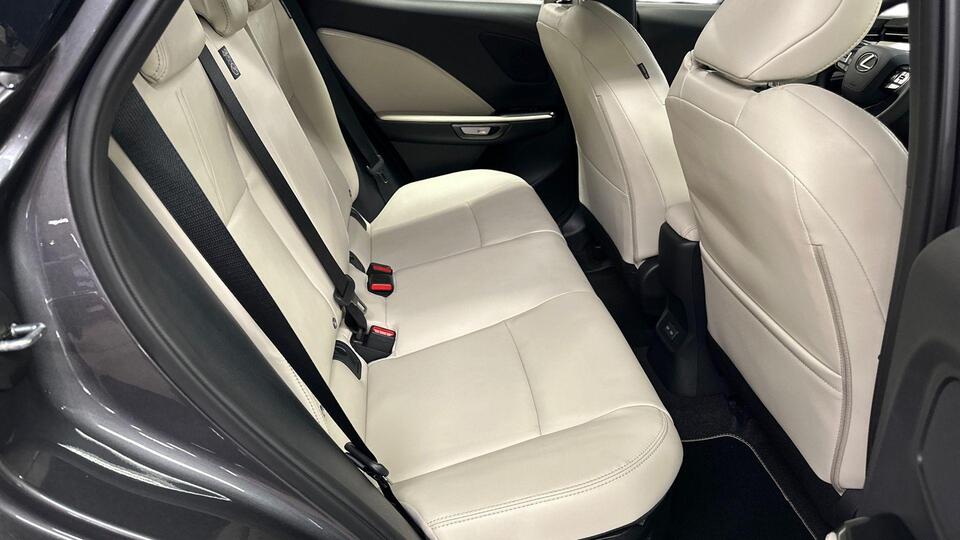 Lexus LBX vaihtoauto