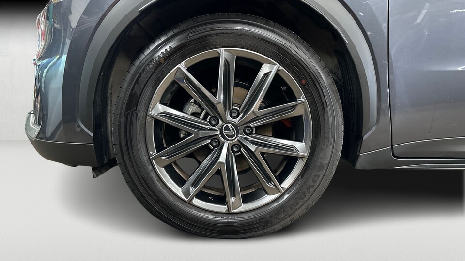 Lexus LBX vaihtoauto