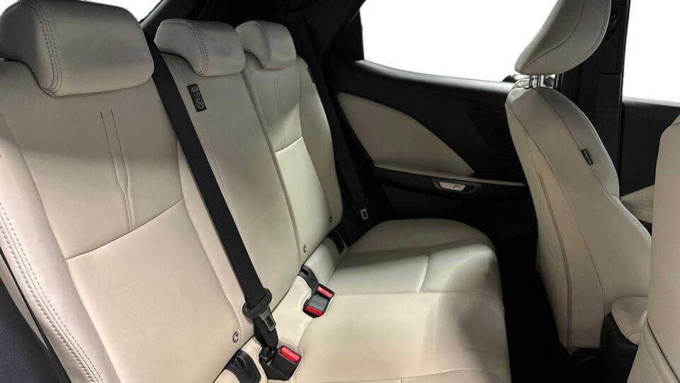 Lexus LBX vaihtoauto