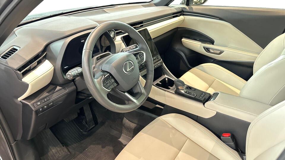 Lexus LBX vaihtoauto