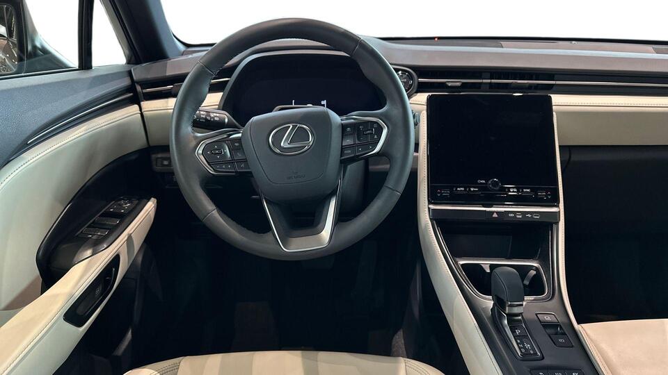 Lexus LBX vaihtoauto