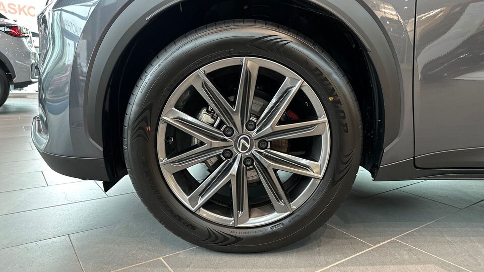 Lexus LBX vaihtoauto