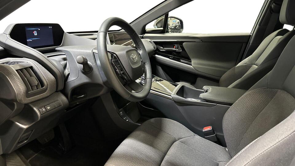 Toyota bZ4X vaihtoauto