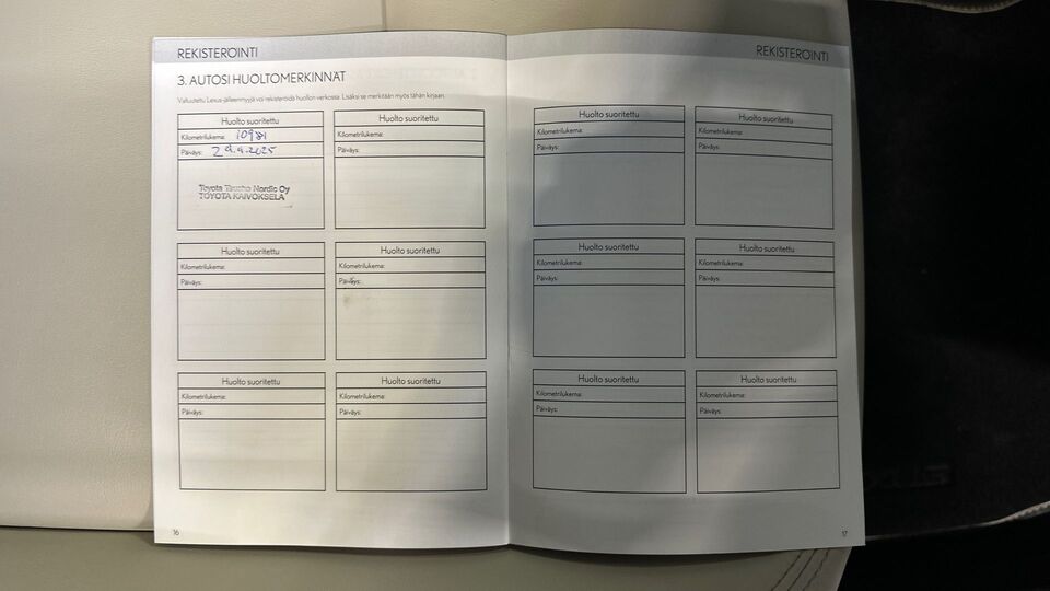 Lexus LBX vaihtoauto