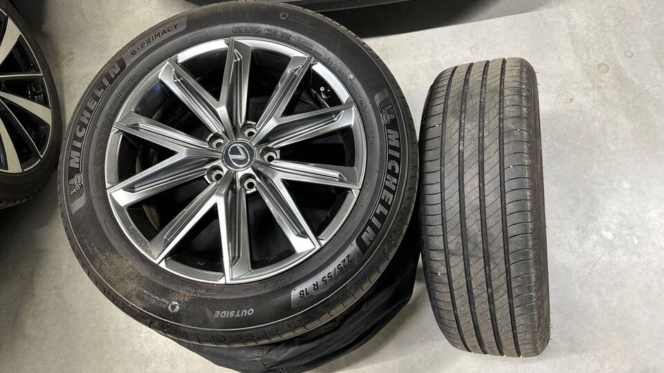 Lexus LBX vaihtoauto