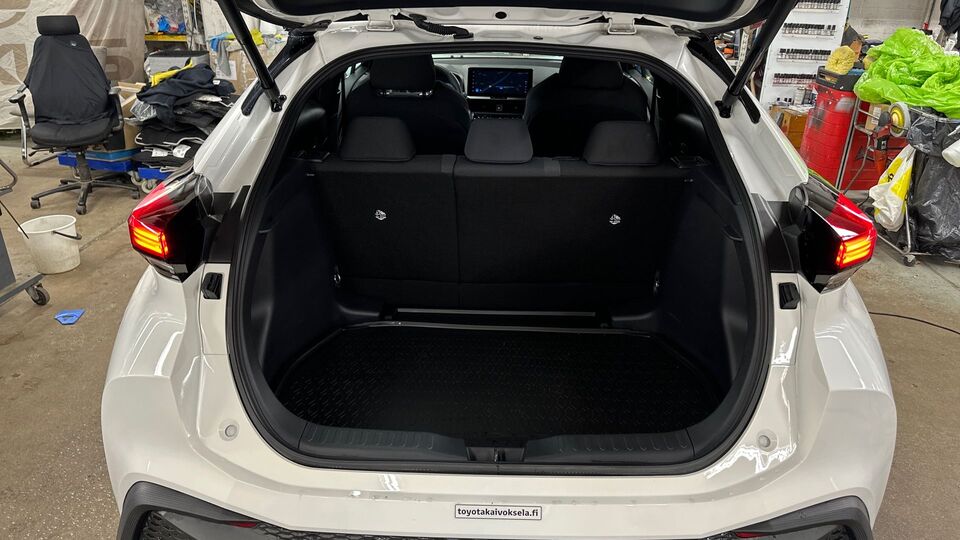 Toyota C-HR vaihtoauto