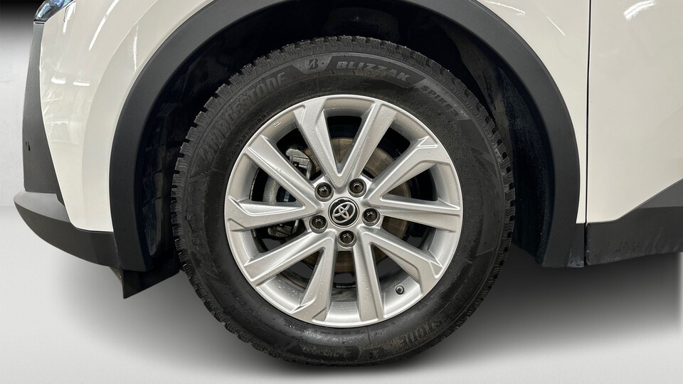 Toyota C-HR vaihtoauto