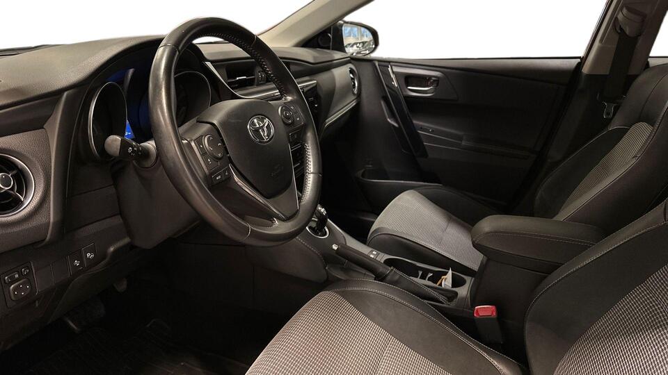 Toyota Auris vaihtoauto