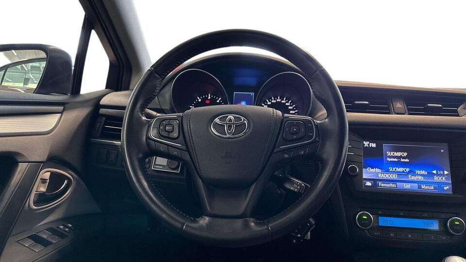 Toyota Avensis vaihtoauto
