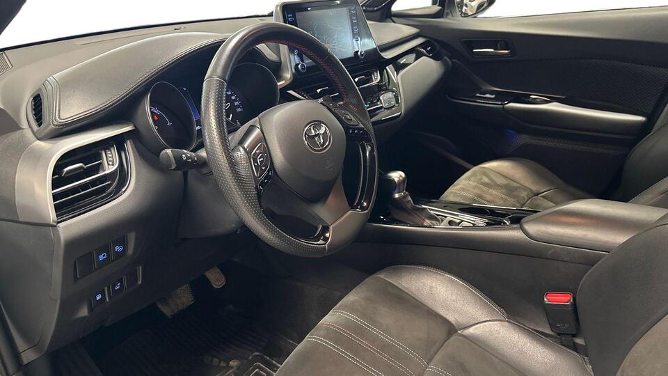 Toyota C-HR vaihtoauto