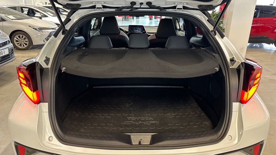 Toyota C-HR vaihtoauto