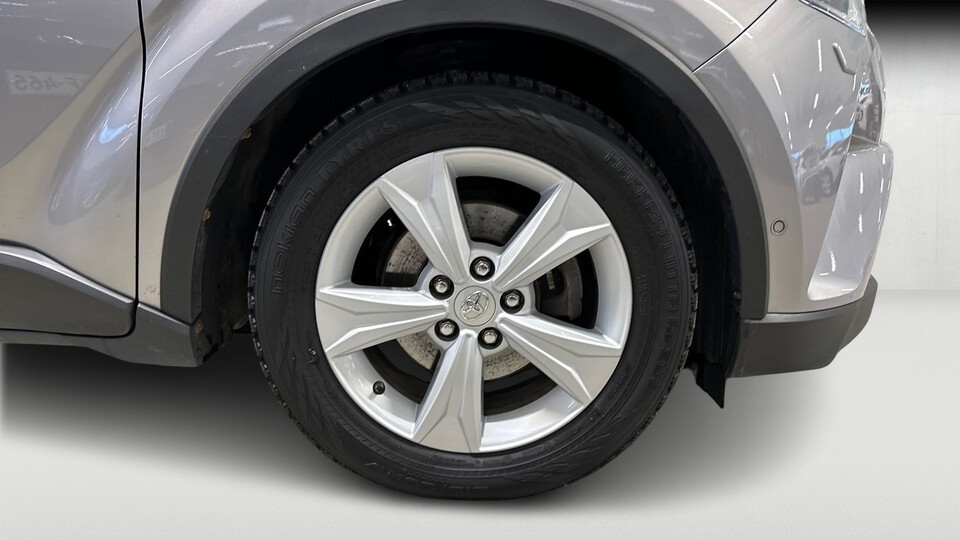 Toyota C-HR vaihtoauto