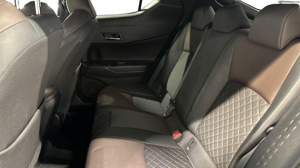 Toyota C-HR vaihtoauto