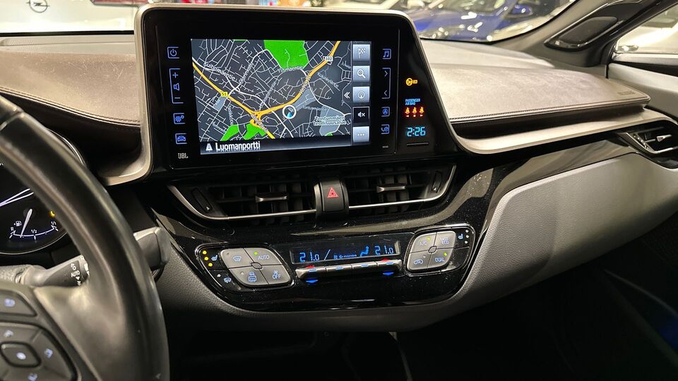 Toyota C-HR vaihtoauto