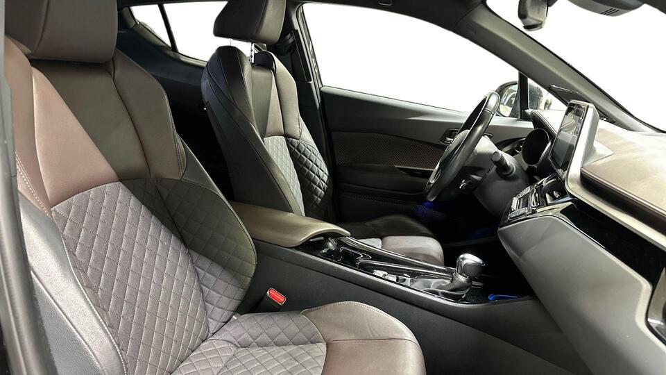 Toyota C-HR vaihtoauto