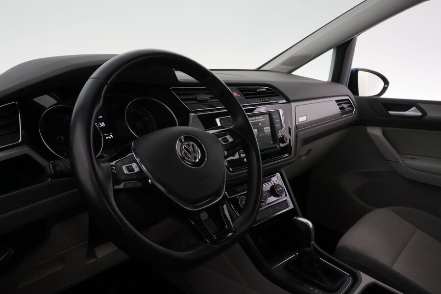 Volkswagen Touran vaihtoauto