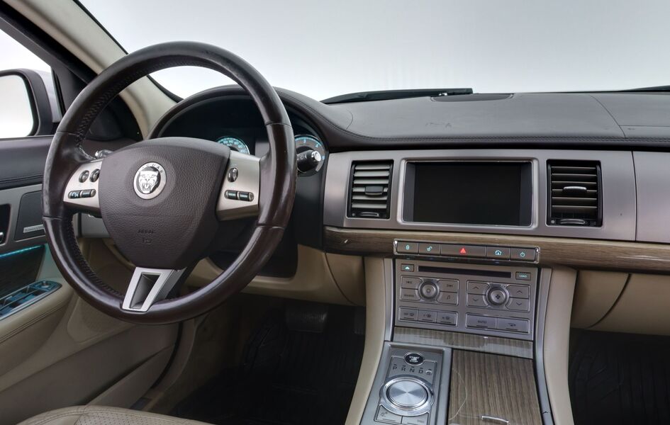 Jaguar XF vaihtoauto